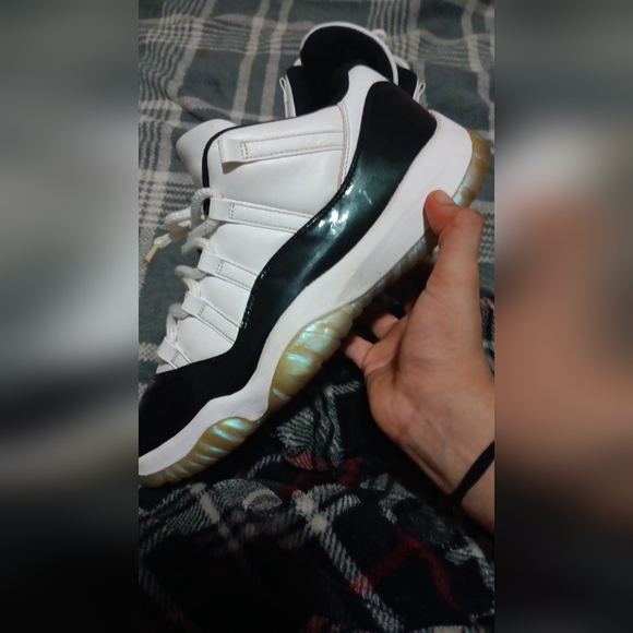 Emerald jordan 11 iridescent - Picture 10 of 11